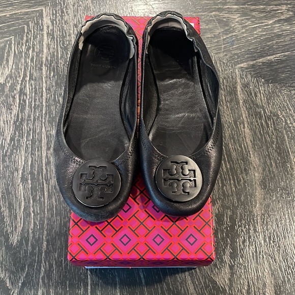 Tory Burch Minnie Travel Flat* - Picture 2 of 6